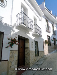 The house - La casa 1 The house - La casa 1